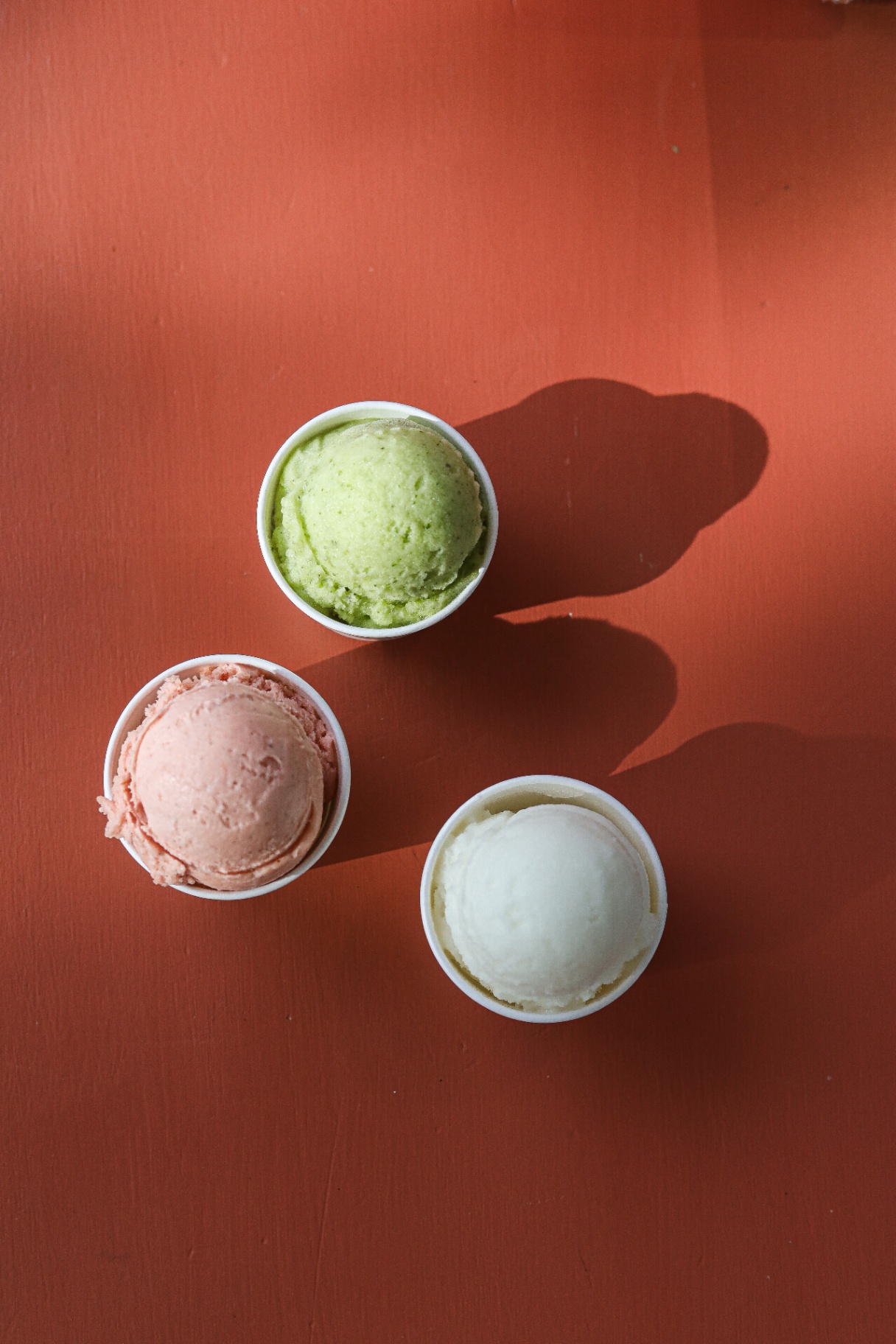Drei bunte Sorbet-Kugeln von MANO